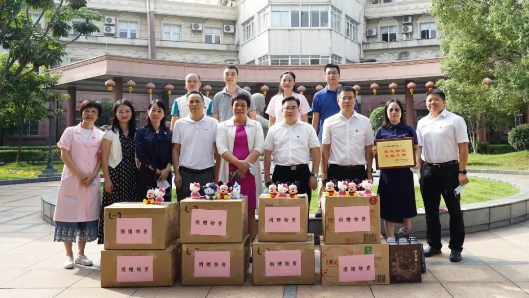 華坤與東莞市住建局聯(lián)合開展雙節(jié)慰問活動
