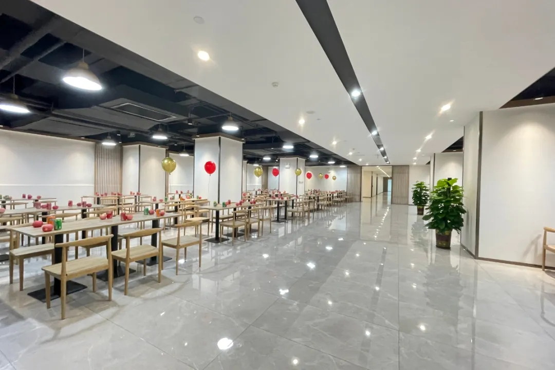 華坤集團(tuán)新員工餐廳開(kāi)伙啦！